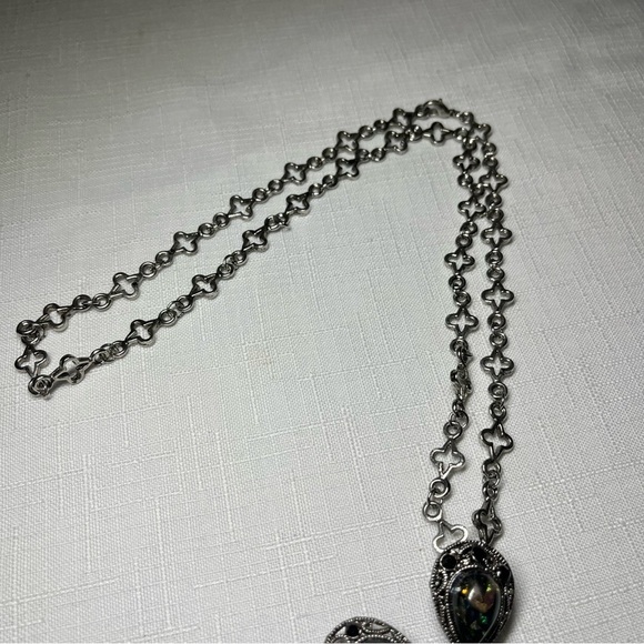 Vintage cross necklace - Picture 3 of 7